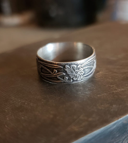 Flower and Vine Thumb Ring